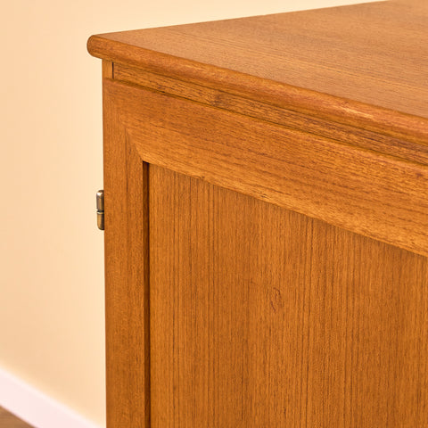 Svenskt skåp i teak