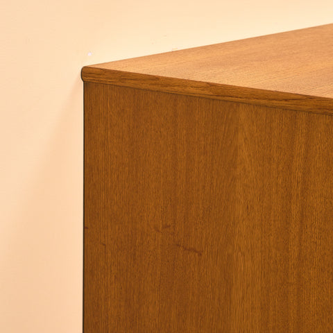 Svenskt skåp i teak