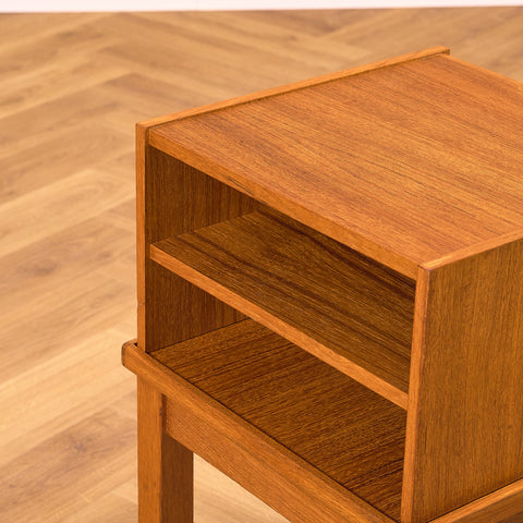 Svenskt sidobord/hallbänk i teak