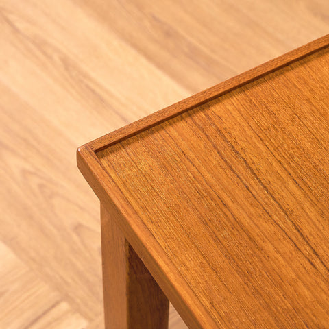 Svenskt sidobord/hallbänk i teak