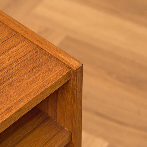 Svenskt sidobord/hallbänk i teak