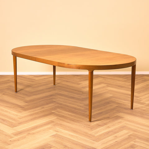 Danskt runt matbord i teak av Skovmand & Andersen för Moreddi
