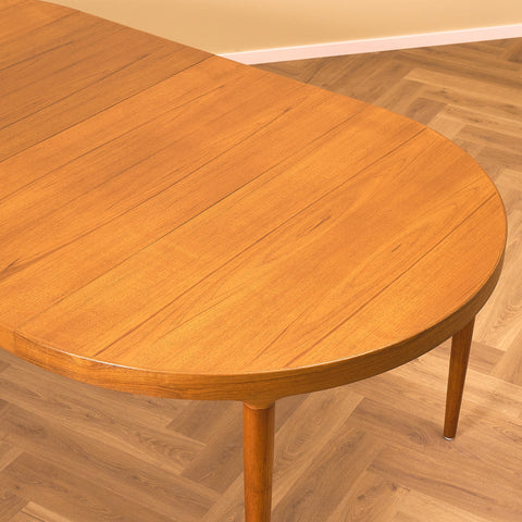 Danskt runt matbord i teak av Skovmand & Andersen för Moreddi