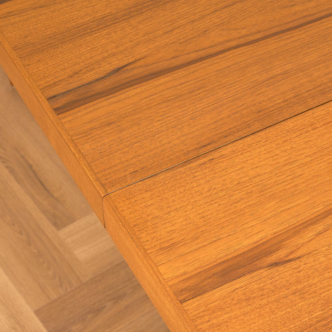 Danskt runt matbord i teak av Skovmand & Andersen för Moreddi