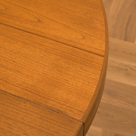 Danskt runt matbord i teak av Skovmand & Andersen för Moreddi