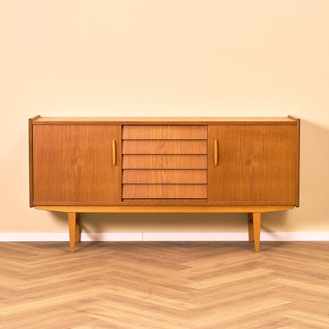 Svenskt skåp i teak