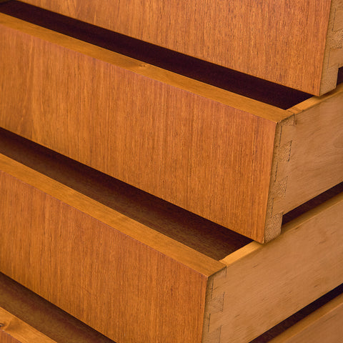 Svenskt skåp i teak