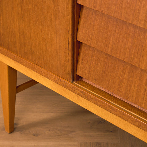 Svenskt skåp i teak