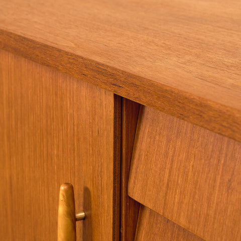 Svenskt skåp i teak