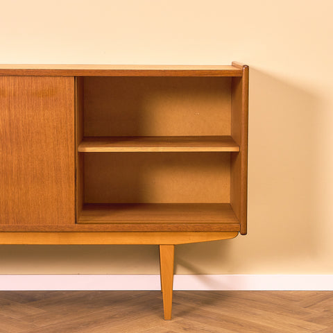 Svenskt skåp i teak