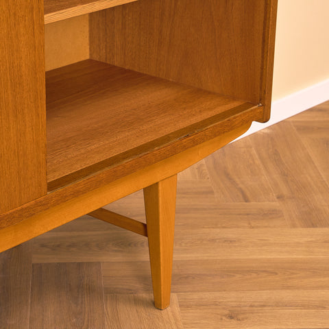 Svenskt skåp i teak