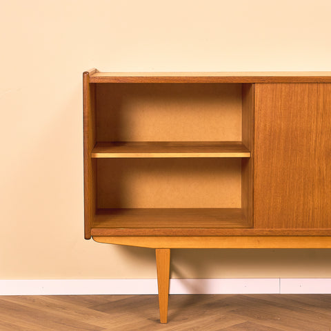 Svenskt skåp i teak