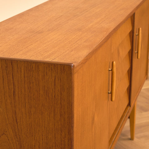 Svenskt skåp i teak