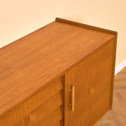 Svenskt skåp i teak