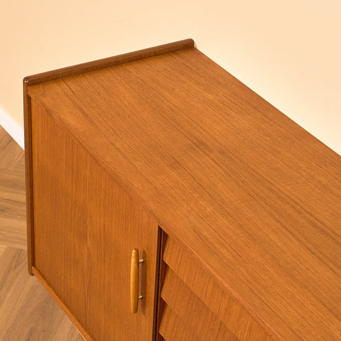 Svenskt skåp i teak