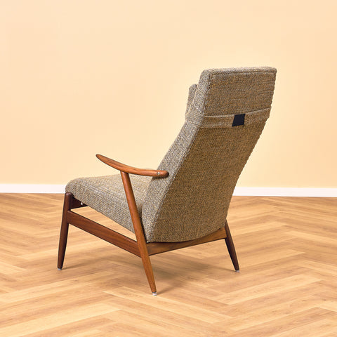 Dansk fåtölj i valnöt