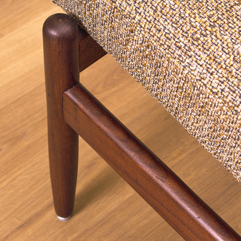 Dansk fåtölj i valnöt