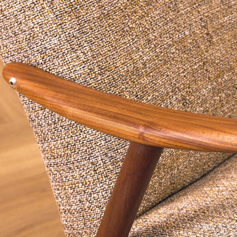 Dansk fåtölj i valnöt