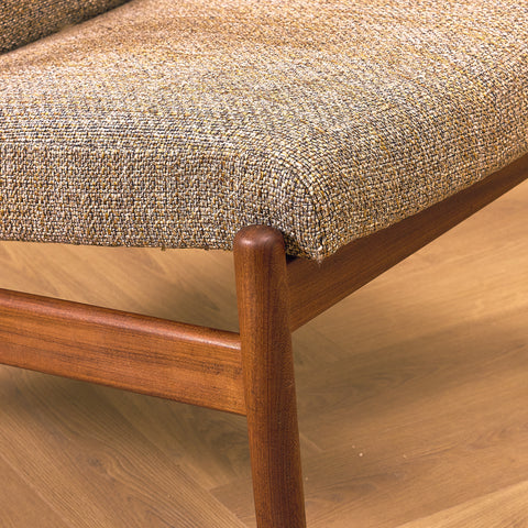 Dansk fåtölj i valnöt