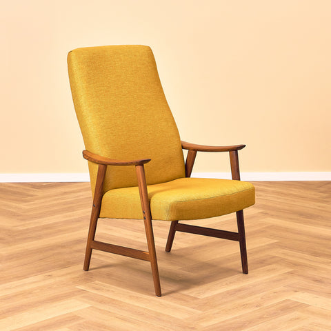 Norsk fåtölj i massiv valnöt, modell 500 av Braathen & Brattrud för Dokka Möbler