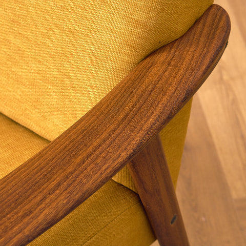 Norsk fåtölj i massiv valnöt, modell 500 av Braathen & Brattrud för Dokka Möbler