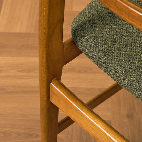 Danska matstolar i teak och bok från Boltinge Stolefabrik