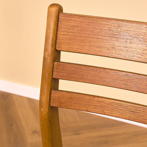 Danska matstolar i teak och bok från Boltinge Stolefabrik