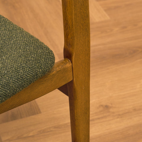 Danska matstolar i teak och bok från Boltinge Stolefabrik