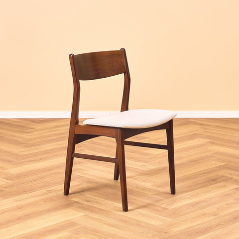 Danska matstolar i teak och bok