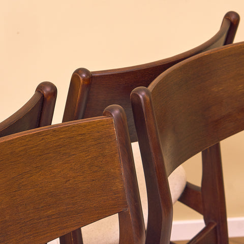 Danska matstolar i teak och bok