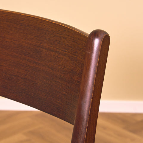 Danska matstolar i teak och bok