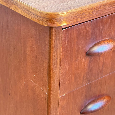V:12 Chest of drawers in oak & teak, Denmark, 1950-60s. - Beyo Vintage