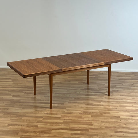 Dining table in walnut, Skaraborg, Sweden