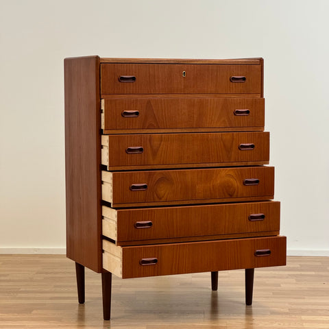 Chest of drawers in teak