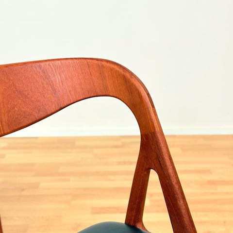 Danish set of 2+2 dining chairs in teak by Johannes Andersen