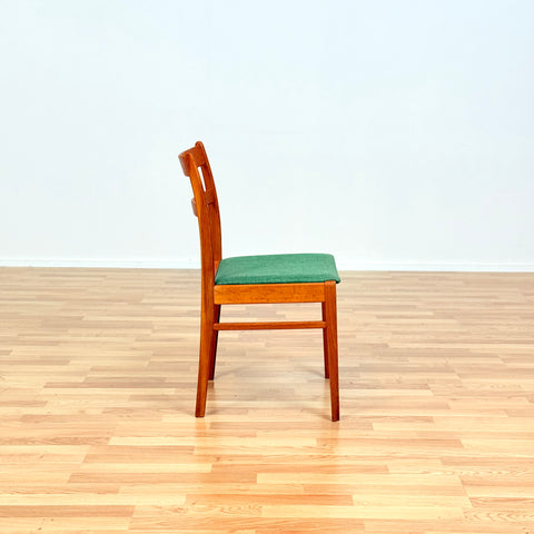 Swedish set of 6 dining chairs in oak