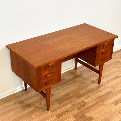 PRICE Writing desk in teak, 1950s-60s, Denmark - Beyo Vintage