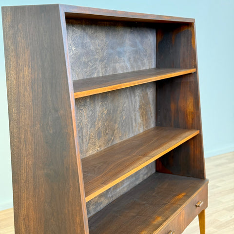 Bookshelf in walnut