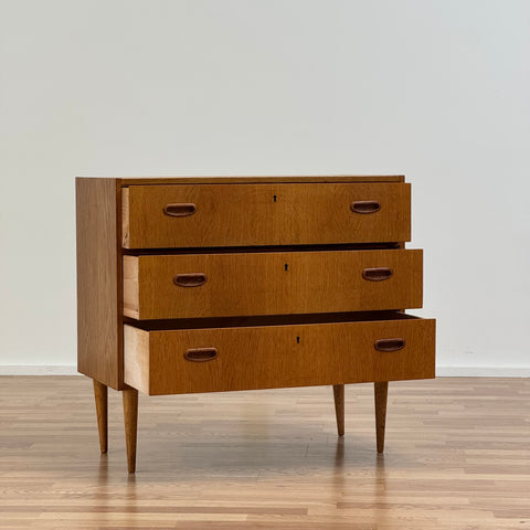 Chest of drawers, oak, Sweden