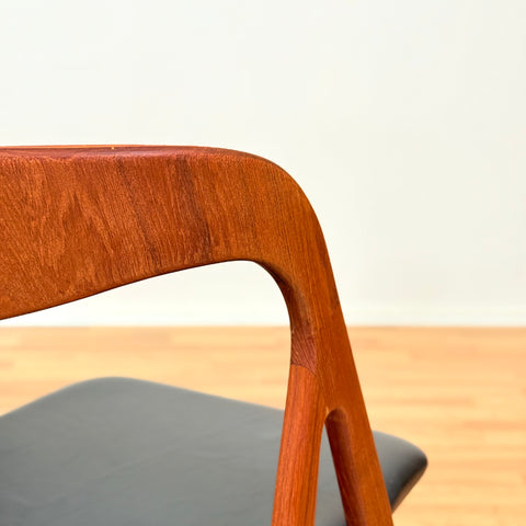 Danish set of 2+2 dining chairs in teak by Johannes Andersen