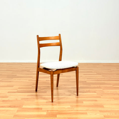 Swedish set of 4 dining chairs in oak