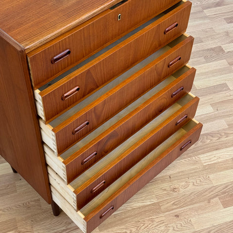 Chest of drawers in teak