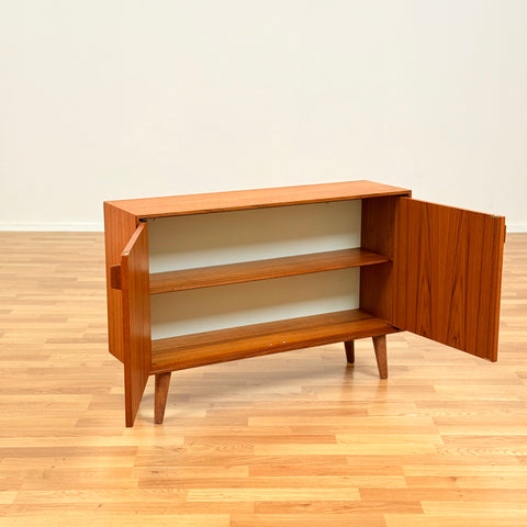 Small storage in teak