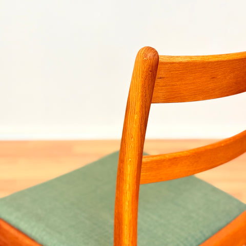 Swedish set of 6 dining chairs in oak