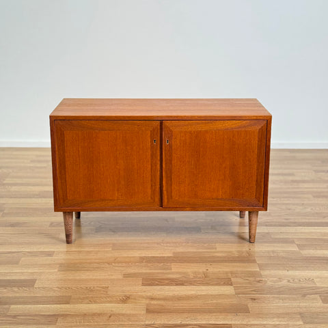 Storage cabinet in teak