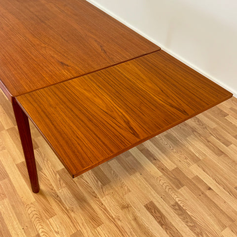 Dining table in teak, Henning Kjaernulf