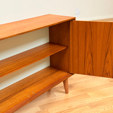 Small storage in teak