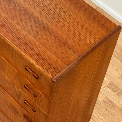 Chest of drawers in teak