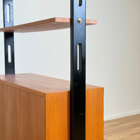 Bookshelf in teak with drawers