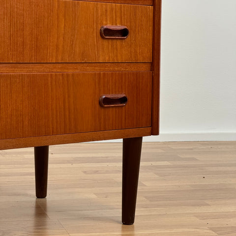 Chest of drawers in teak